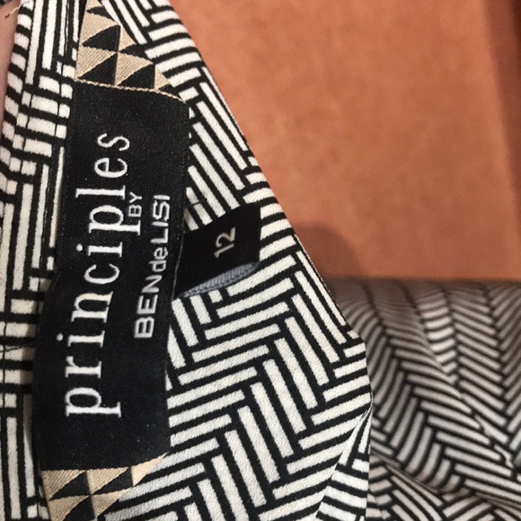 White and black professional top - Picture 3 of 3